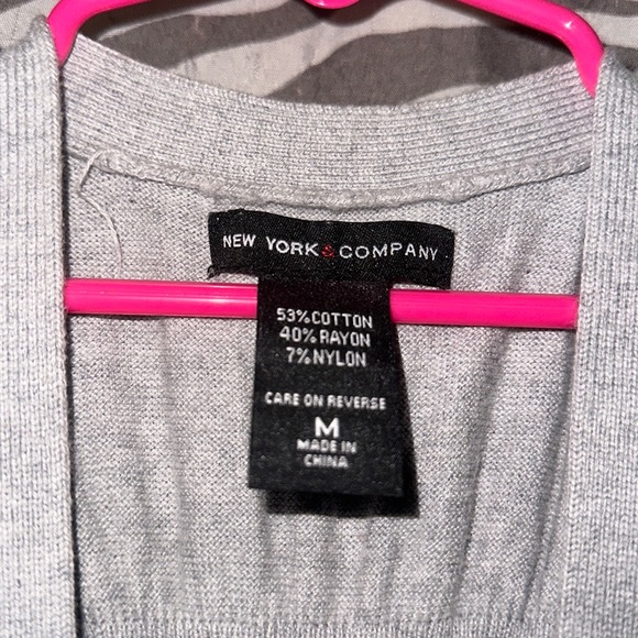 Women’s light grey cinched button down vest with pockets - Picture 4 of 5